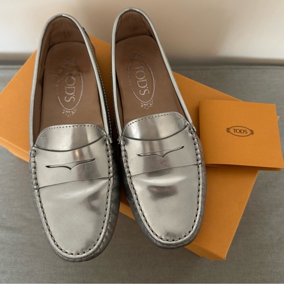 Tod’s Gommino Driving Shoes - Picture 1 of 8